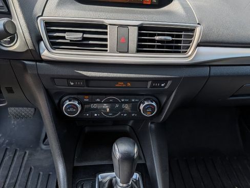 Used 2018 MAZDA MAZDA3 Touring FWD image 14
