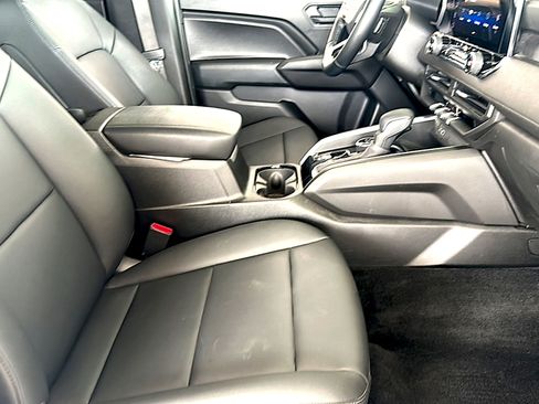 Used 2025 Chevrolet Colorado Trail Boss AWD/4WD image 23