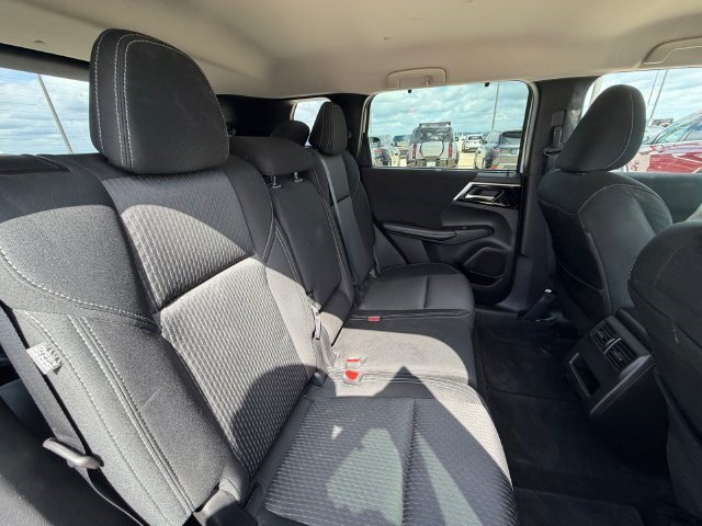 Used 2022 Mitsubishi Outlander ES FWD image 17