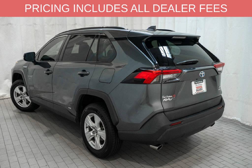 Used 2021 Toyota RAV4 XLE AWD/4WD image 3