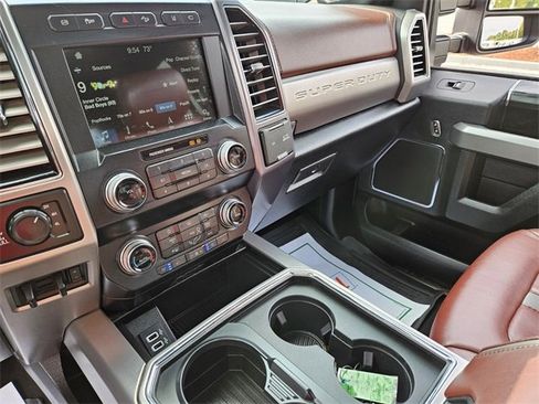 Used 2019 Ford F250 Platinum w/ Platinum Ultimate Package image 22