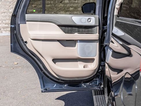 Used 2022 Lincoln Navigator Reserve AWD/4WD image 21
