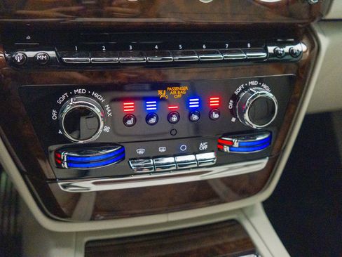 Used 2023 Rolls-Royce Phantom Sedan image 31