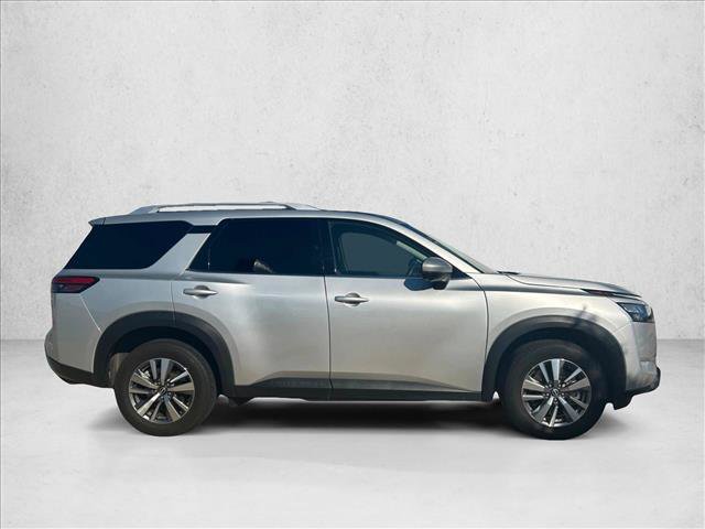 Used 2025 Nissan Pathfinder SL FWD image 4