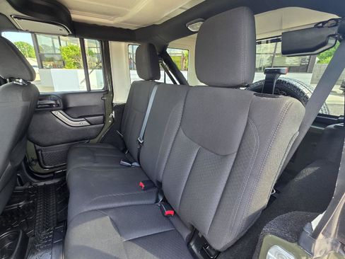 Used 2015 Jeep Wrangler Unlimited Sport w/ Quick Order Package 24S AWD/4WD image 28