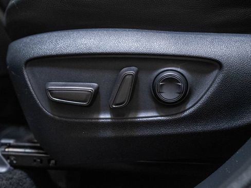 Used 2021 Toyota Highlander XLE AWD/4WD image 21