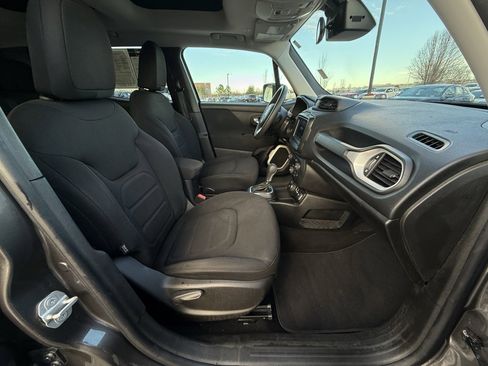 Used 2019 Jeep Renegade Latitude w/ Safety & Security Group II image 31