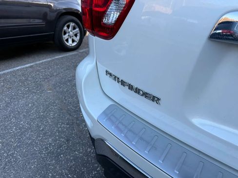 Used 2018 Nissan Pathfinder SV w/ SV Tech Package image 9