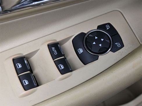 Used 2018 Ford Taurus SEL image 3