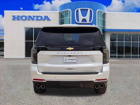 Used 2025 Chevrolet Suburban Premier RWD image 4