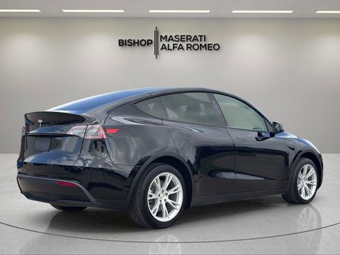 Used 2023 Tesla Model Y Standard Range image 4