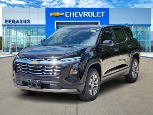 New 2026 Chevrolet Equinox LT w/ Convenience Package II FWD image 2