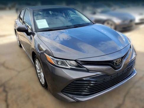 Used 2019 Toyota Camry LE FWD image 18