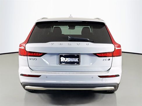Certified 2026 Volvo V60 B5 Cross Country Ultra w/ Climate Package AWD/4WD image 6