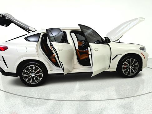 Used 2022 BMW X6 xDrive40i w/ M Sport Package AWD/4WD image 15
