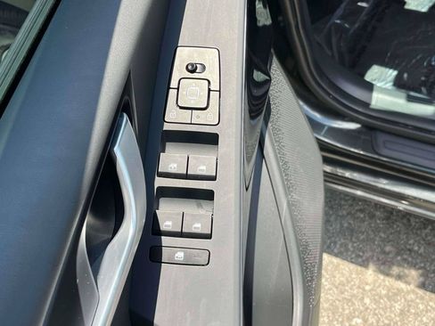 Certified 2025 Kia Niro EX FWD image 15