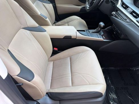 Used 2021 Lexus ES 300h w/ Accessory Package FWD image 32