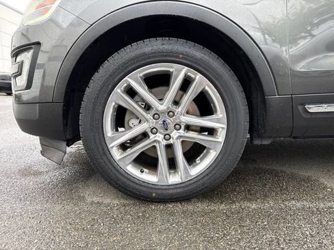 Used 2016 Ford Explorer XLT w/ Equipment Group 202A FWD image 10