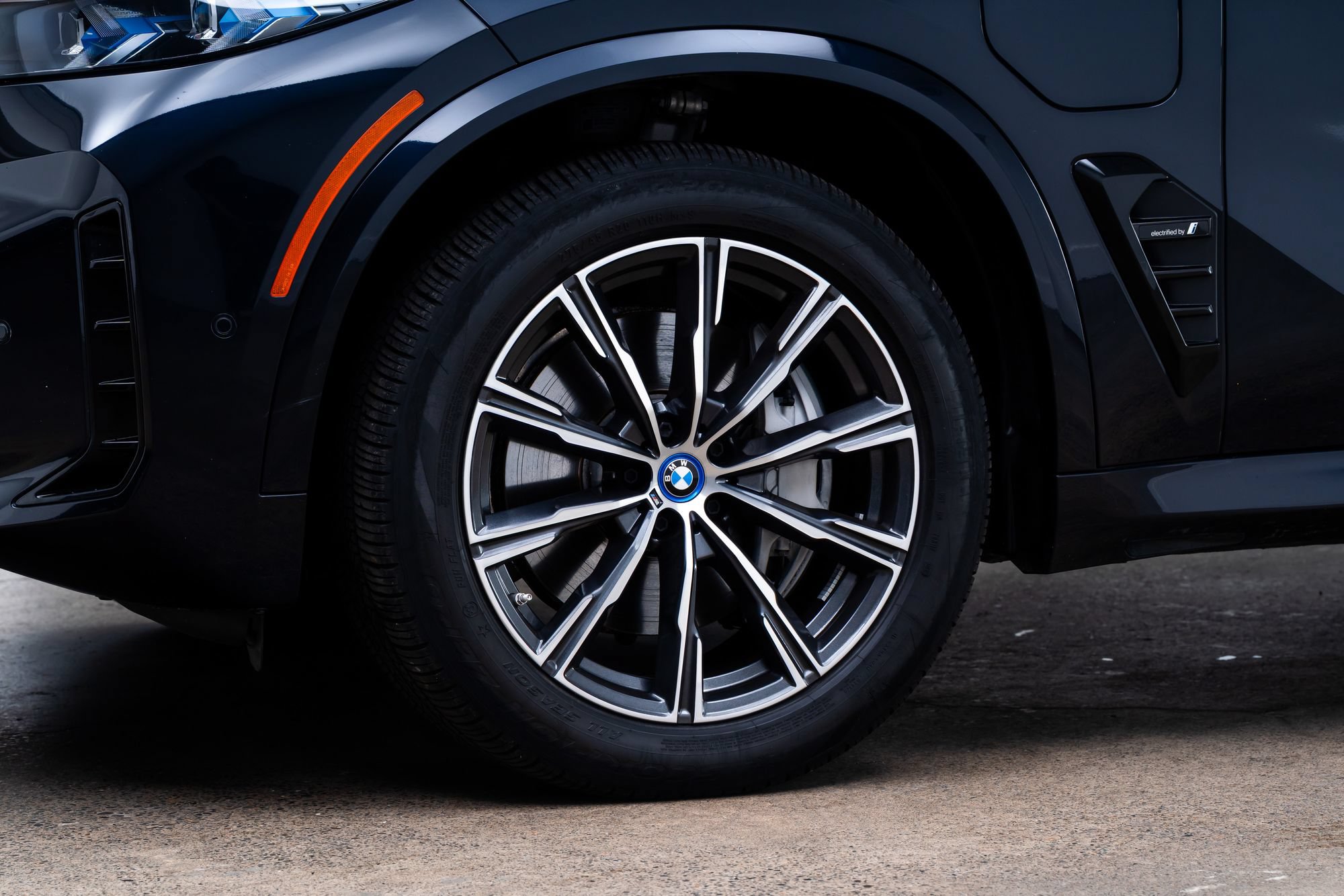 Used 2024 BMW X5 xDrive50e w/ Executive Package AWD/4WD image 4