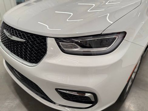 New 2026 Chrysler Pacifica Limited FWD image 11