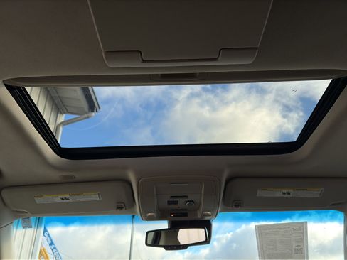 Used 2017 Chevrolet Suburban Premier image 19