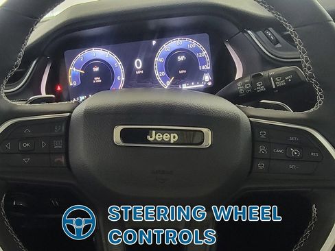 Used 2023 Jeep Grand Cherokee Altitude image 19