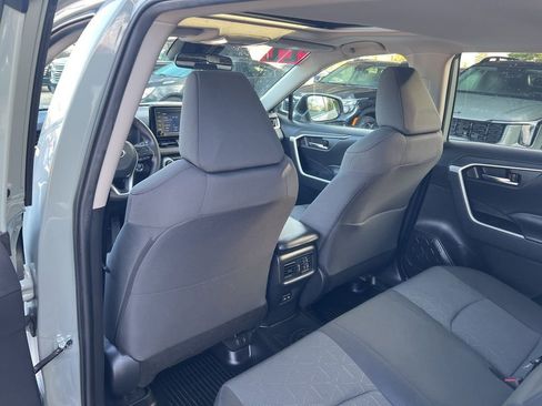 Used 2022 Toyota RAV4 XLE image 10