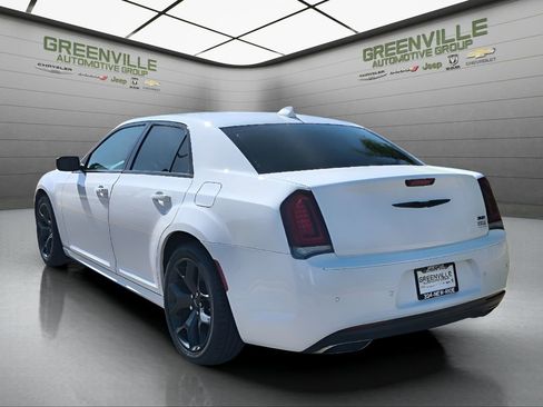 Used 2022 Chrysler 300 Touring L image 4