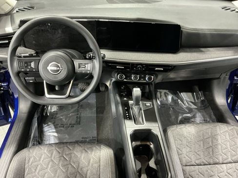 Used 2025 Nissan Kicks SV image 13