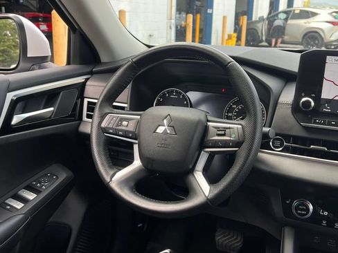 Used 2023 Mitsubishi Outlander SE FWD image 18