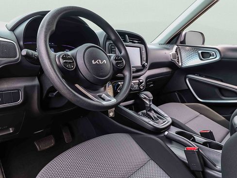 Certified 2025 Kia Soul LX w/ LX Technology Package FWD image 11