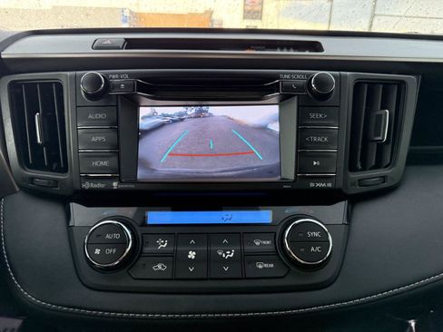 Used 2017 Toyota RAV4 XLE FWD image 17