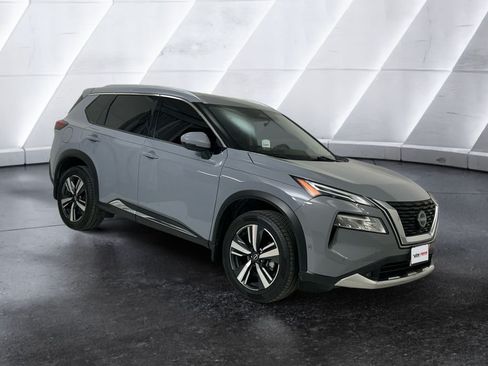 Used 2022 Nissan Rogue Platinum w/ Head-Up Display Package FWD image 1