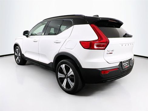 Used 2023 Volvo XC40 Recharge Core image 5