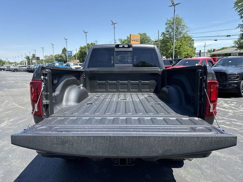 New 2026 RAM 2500 Laramie AWD/4WD image 17