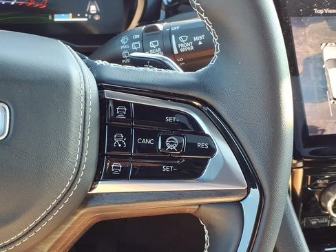Certified 2023 Jeep Grand Cherokee Overland w/ Advanced Protech Group III AWD/4WD image 22