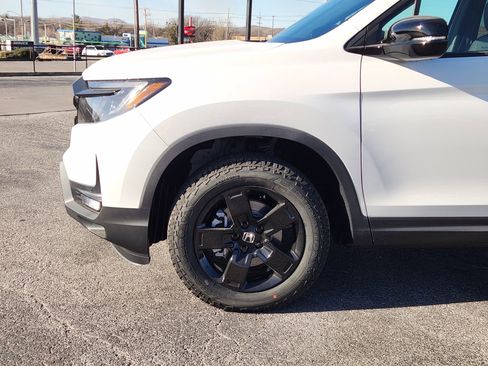 New 2026 Honda Ridgeline Black Edition image 9