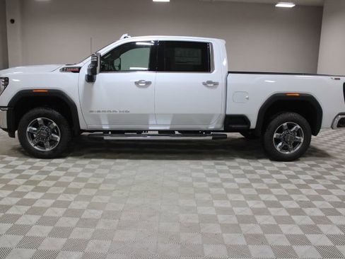 New 2026 GMC Sierra 2500 SLT w/ SLT Premium Package image 8