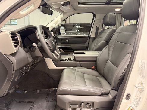 Used 2024 Toyota Sequoia Limited image 21