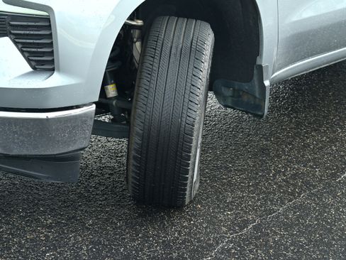 Used 2023 Chevrolet Silverado 1500 LT image 32