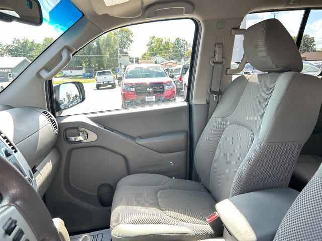 Used 2015 Nissan Frontier SV w/ SV Value Truck Package RWD image 27