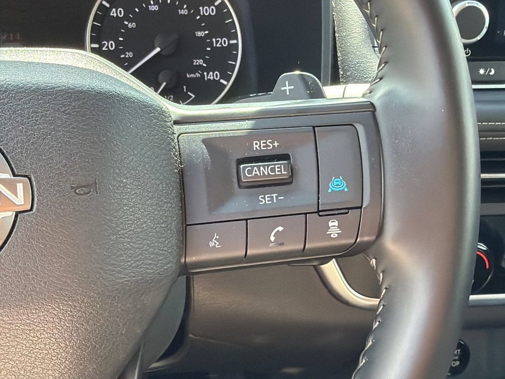 Used 2025 Nissan Rogue SV FWD image 25