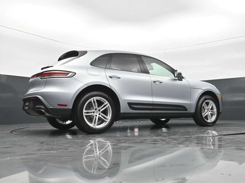 Certified 2025 Porsche Macan AWD/4WD image 40