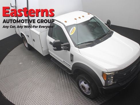 Used 2017 Ford F550 2WD Regular Cab Super Duty image 3
