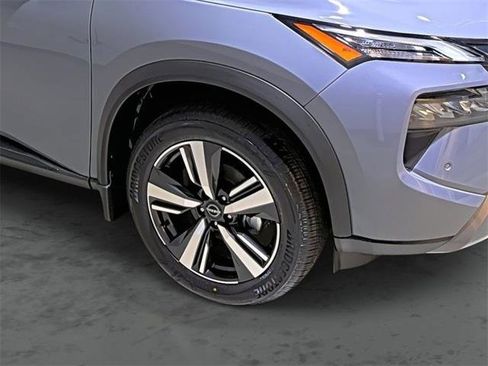 Used 2025 Nissan Rogue SL AWD/4WD image 14