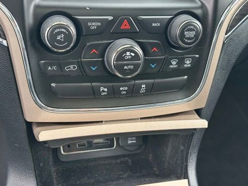 Used 2015 Jeep Grand Cherokee Overland AWD/4WD image 24