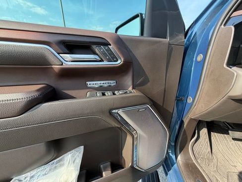 Used 2024 GMC Sierra 1500 Denali w/ Denali Reserve Package AWD/4WD image 12