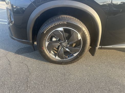 Certified 2024 Nissan Rogue SV w/ SV Premium Package FWD image 9