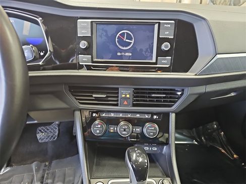 Used 2024 Volkswagen Jetta SE image 19