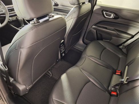 New 2026 Jeep Compass Latitude image 14